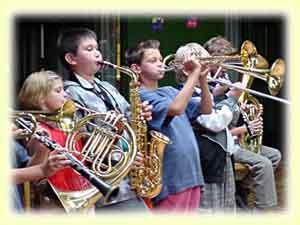 Kinder beim Musizieren